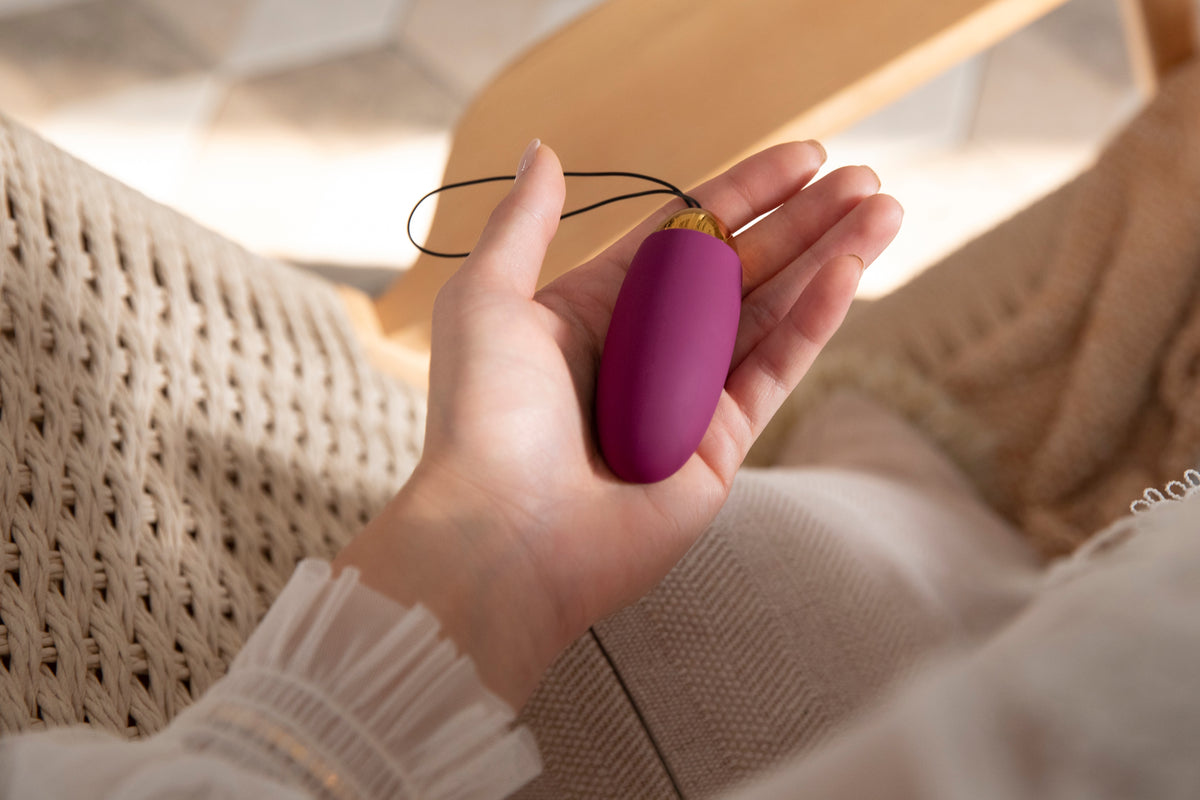 Svakom - Trứng rung điều khiển từ xa Elva